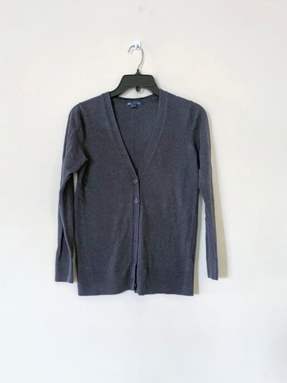 GAP Classic dark grey V neck cardigan ✿